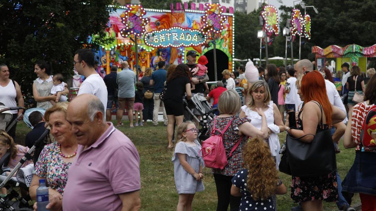 Ambiente en las fiestas de Laviada ayer. | Ángel González