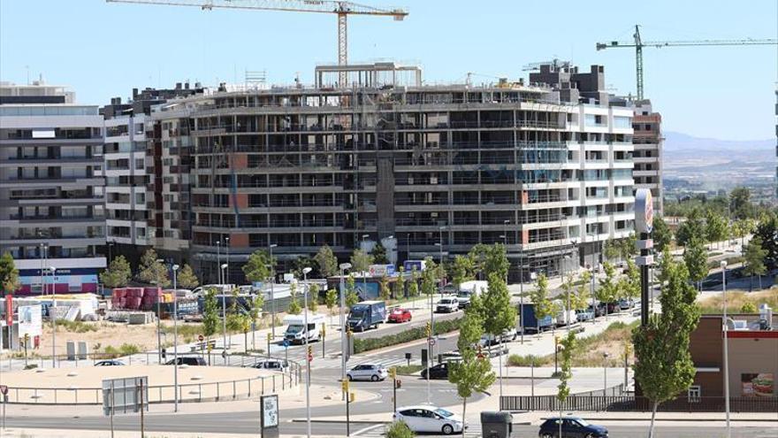 La compra de vivienda baja un 25% en Aragón pero se modera la caída