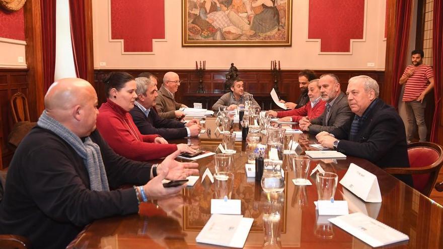 Los alcaldes del área metropolitana en una reunión celebrada en el Palacio de María Pita.