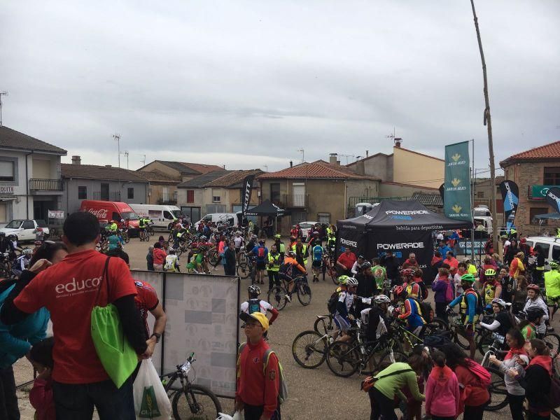 Marcha de ciclismo y senderismo en Carbajales de A