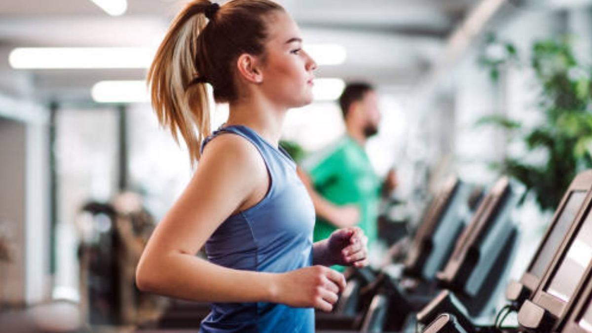 Así es como las máquinas de cardio del gimnasio te ayudan a perder