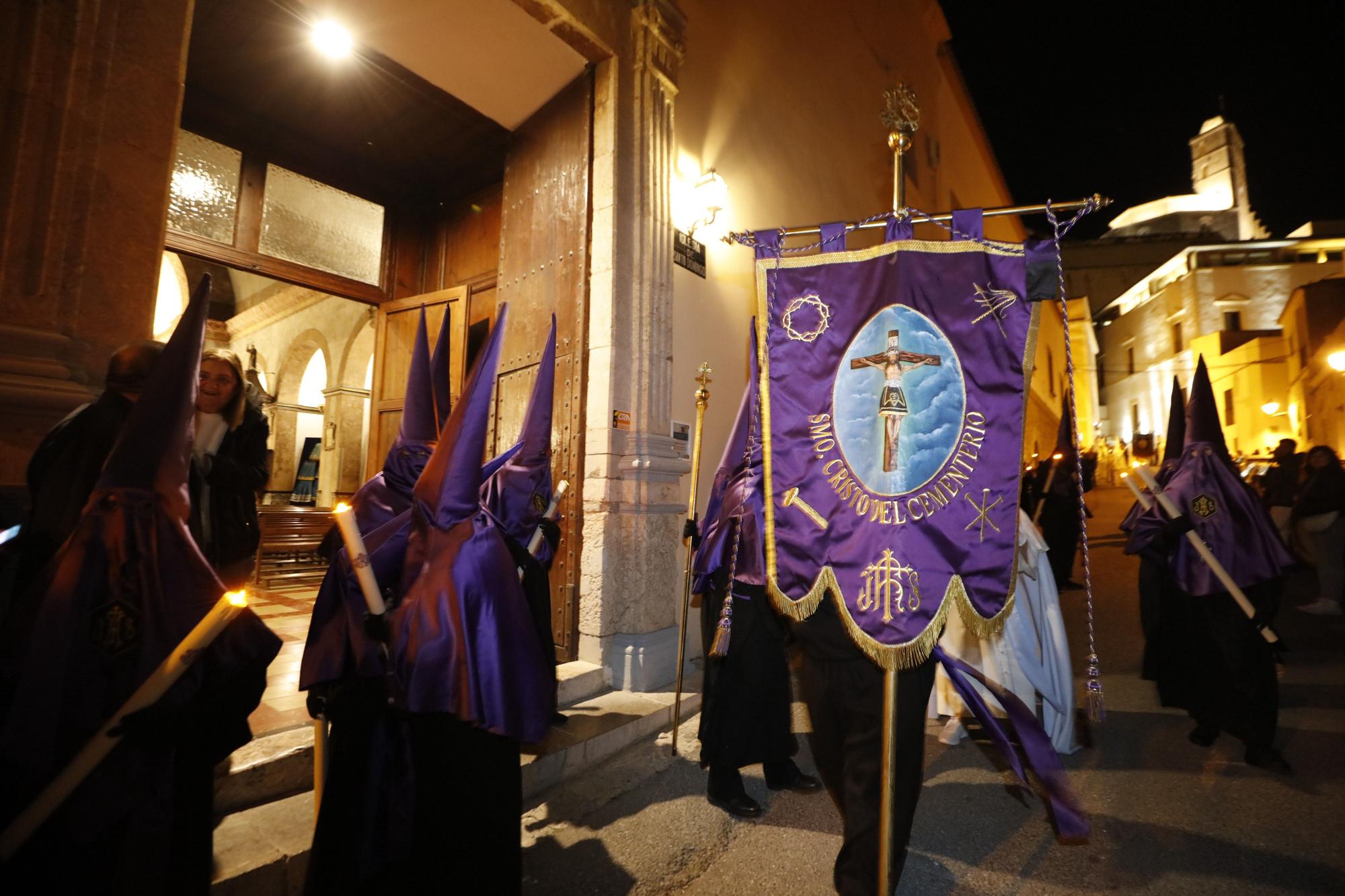 Mira aquí todas las fotos de la procesión del Viernes de Dolores en Ibiza