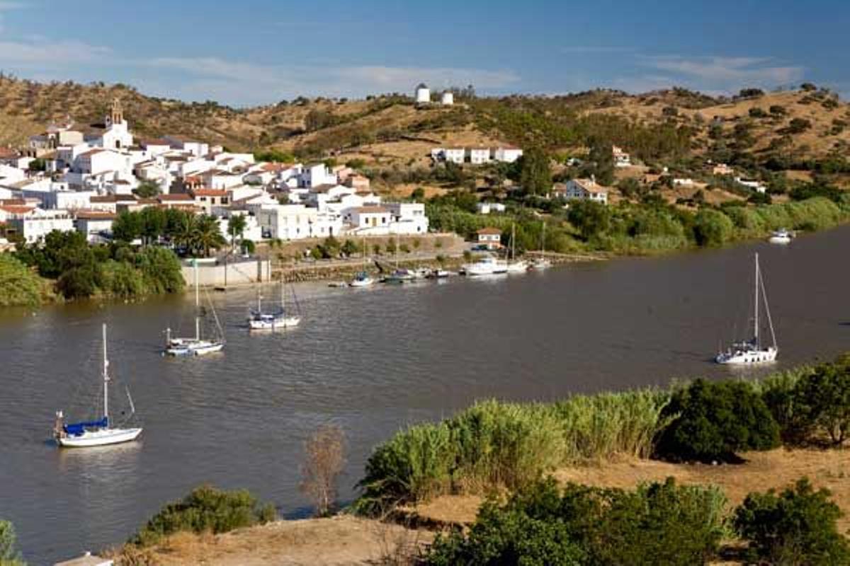 Navegar por la costa lusa en catamarán