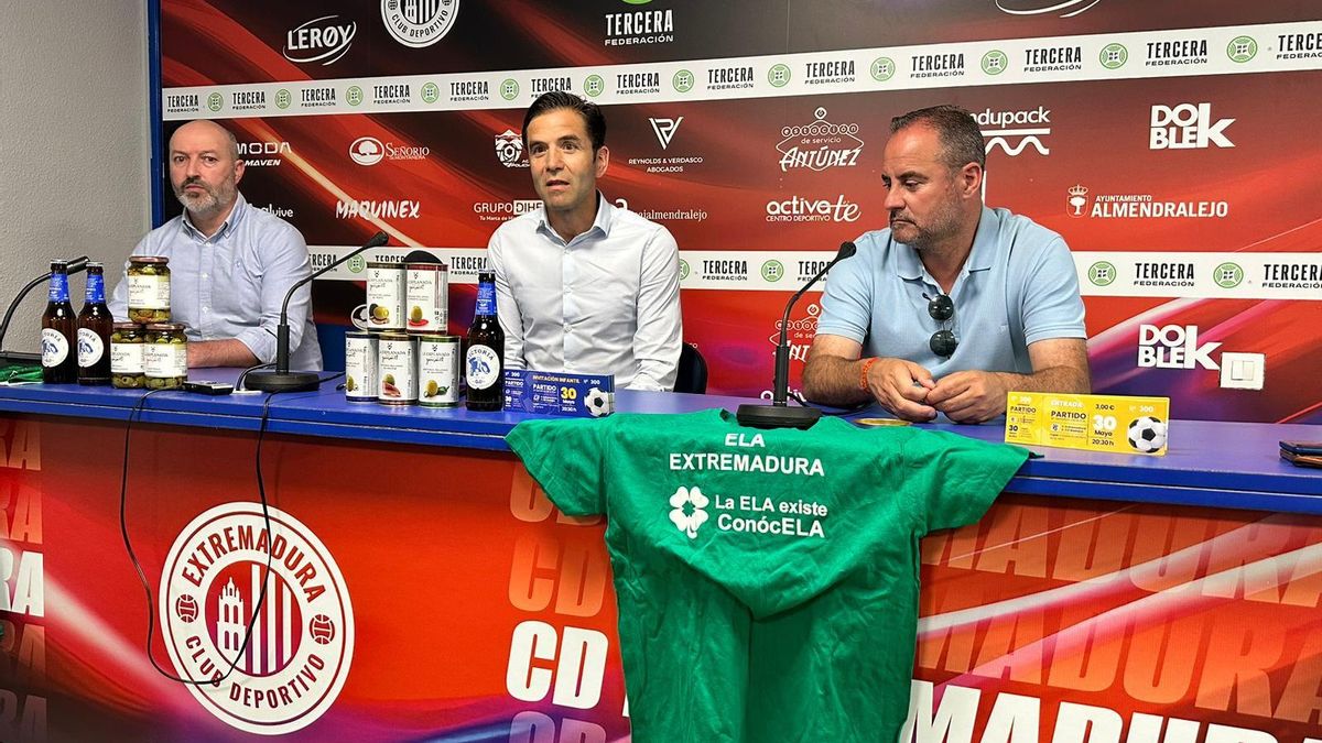 Rubén Checa, Tete e Ito presentaron el partido por ELA Extremadura.