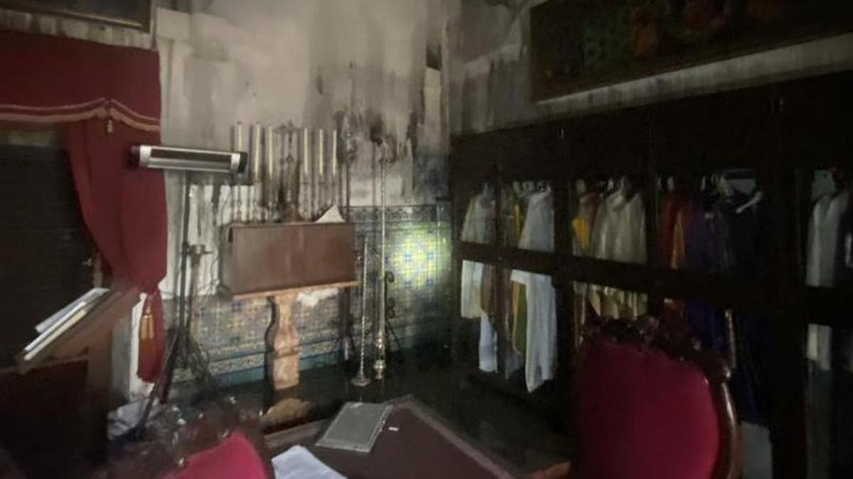 Interior de la sacristía del santuario de la Fuensanta, después del incendio.