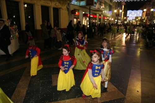 Cabalgata de la ilusión y cuento "El año que Mama Noel repartió los regalos"