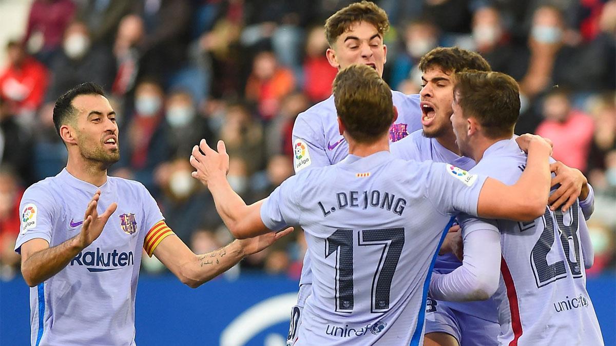 El equipo celebró como una piña el gol de Ez Abde en El Sadar