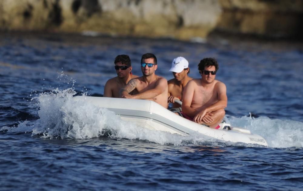 Nadal navega en su yate de 23 metros de eslora