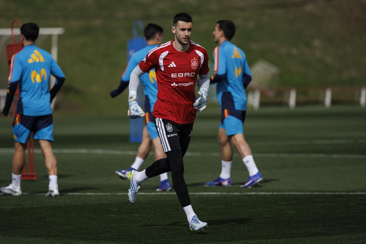 El portero Joan García, durante entrenamiento. EFE / Rodrigo Jimenez