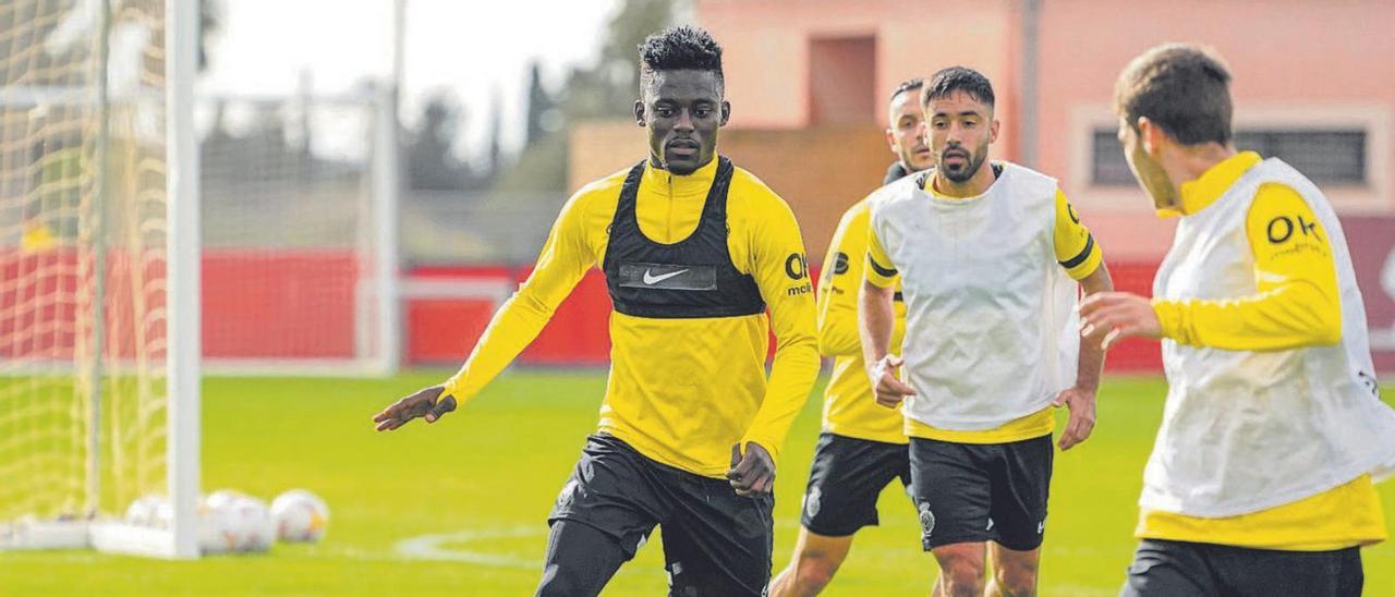 Baba, que hoy regresa al once, durante un entrenamiento esta semana. |  RCDM