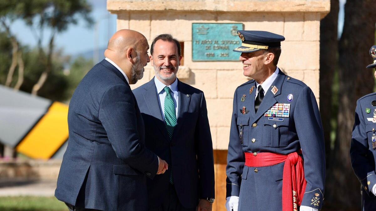 El alcalde de Palma, Jaime Martínez; el presidente del Parlament, Gabriel Le Senne; y el General Francisco Braco, Jefe de Estado Mayor del Ejército del Aire y del Espacio