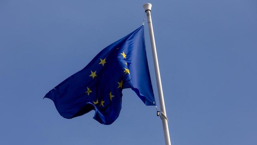 Afganistán asegura que abordó en Bruselas reanudar los servicios consulares a afganos en Europa