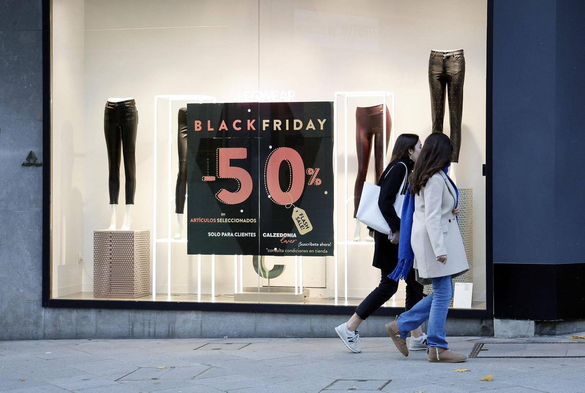 Un comercio de Santiago anuncia los descuentos de la campaña del Black Friday