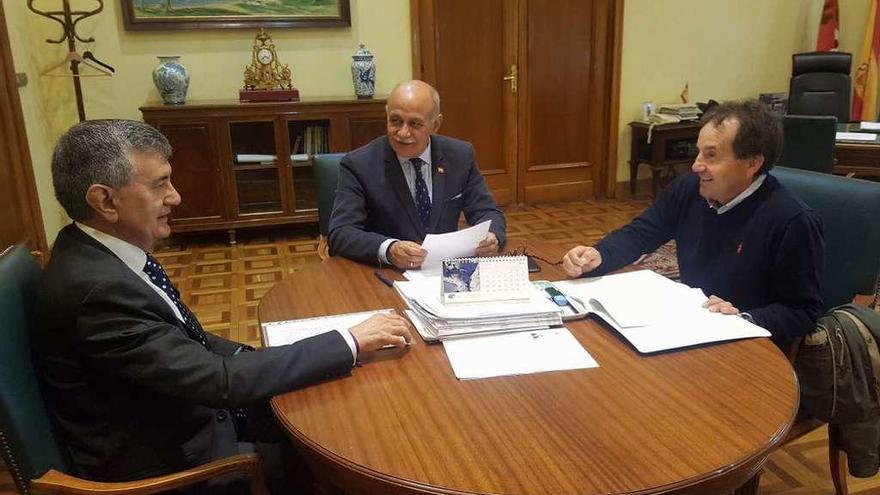 Isaac Macías Fontanillo, Jerónimo García Bermejo y Jaime Fontanillo Pino, reunidos en Zamora el viernes.