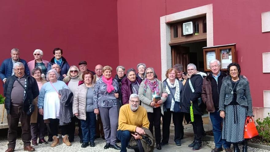 La UNED Sénior Coruña visita el museo Os Oleiros de Santa Cruz