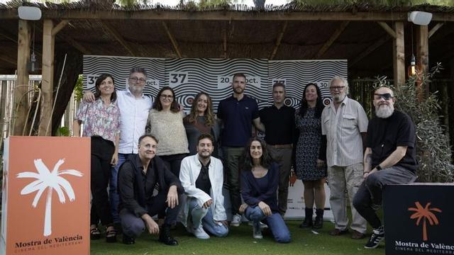 Foto de família de la presentació ahir de la 37é edició de la Mostra de València. | M.V.