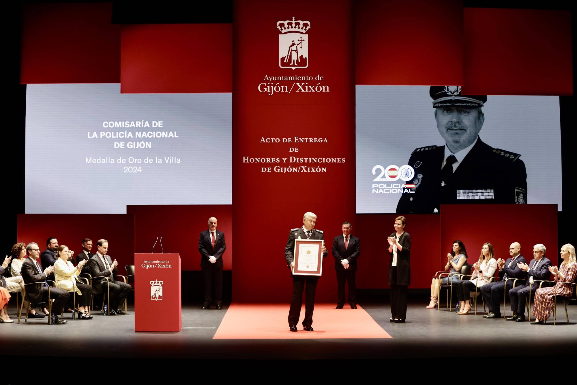 Entrega de las medallas de la ciudad de Gijón