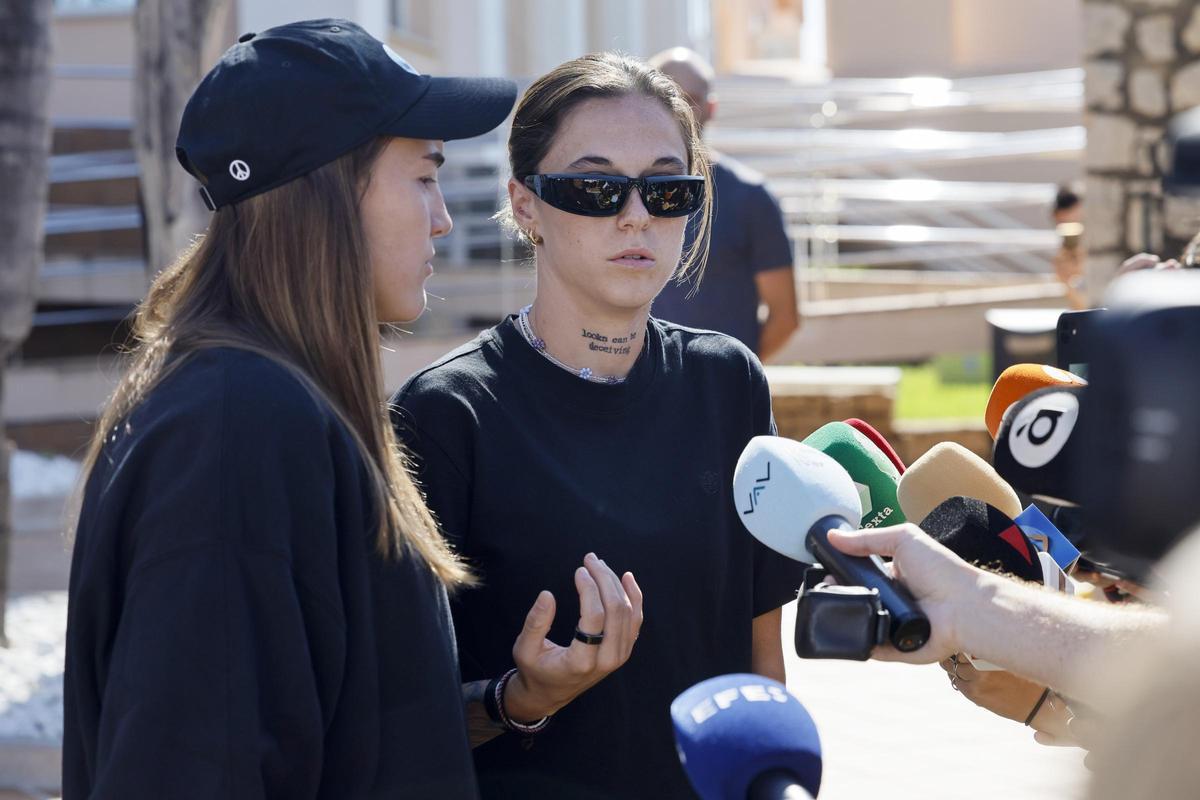 Mapi León y Patri Guijarro abandonan la concentración de España