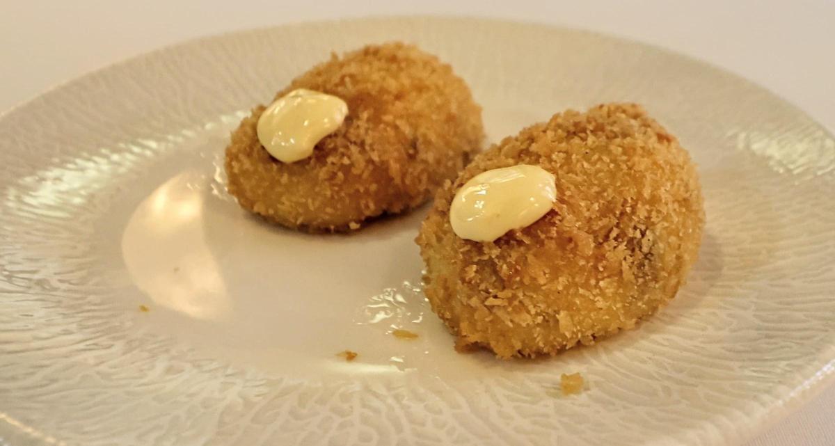Croqueta cremosa de jamón ibérico.
