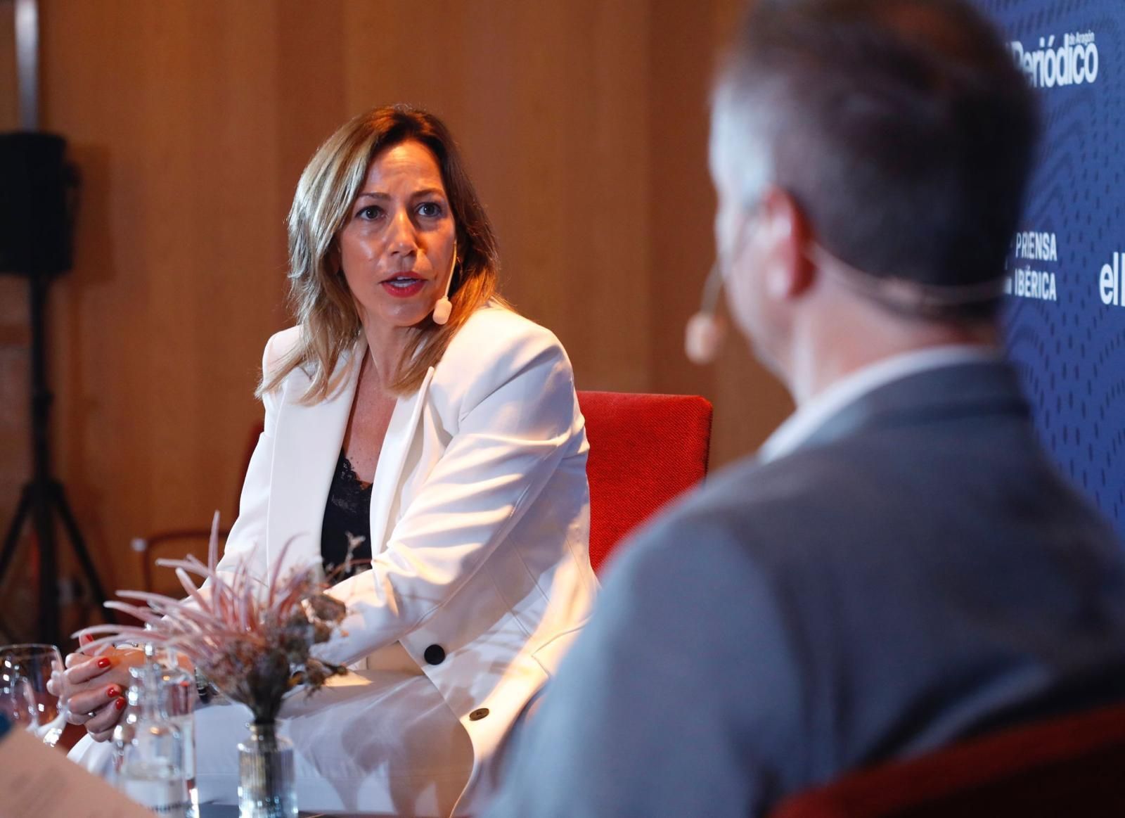 Natalia Chueca, en los Desayunos-Coloquios de EL PERIÓDICO DE ARAGÓN