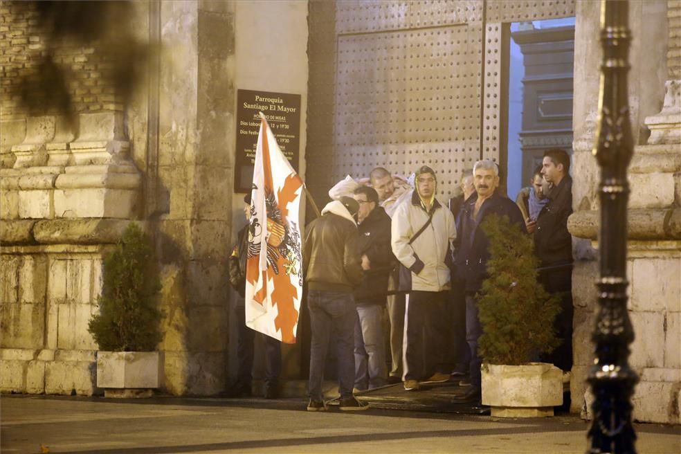 Concentración de franquistas frente a la iglesia de Santiago (Zaragoza)