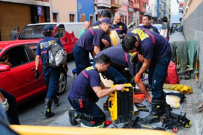 Efectivos de los Bomberos de Las Palmas de Gran ...