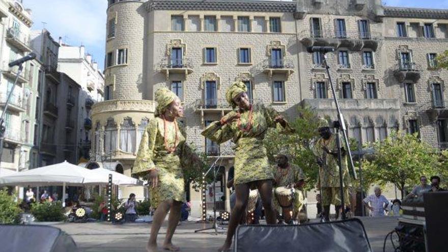 Festa Intercultural amb balls i parades a Sant Domènec