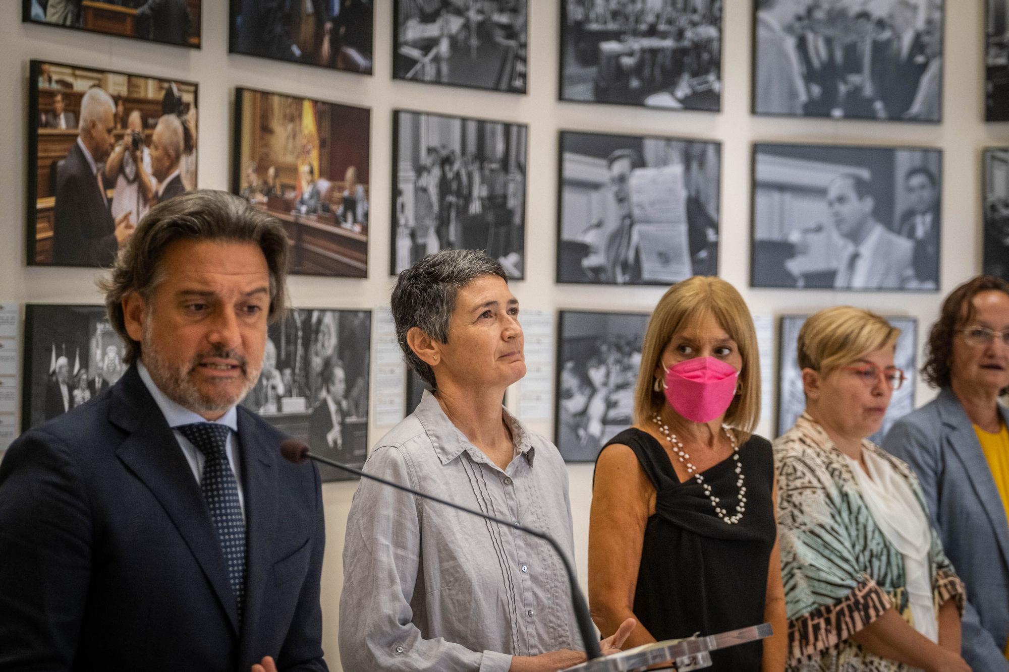 Exposición 'Tres miradas' en el Parlamento de Canarias