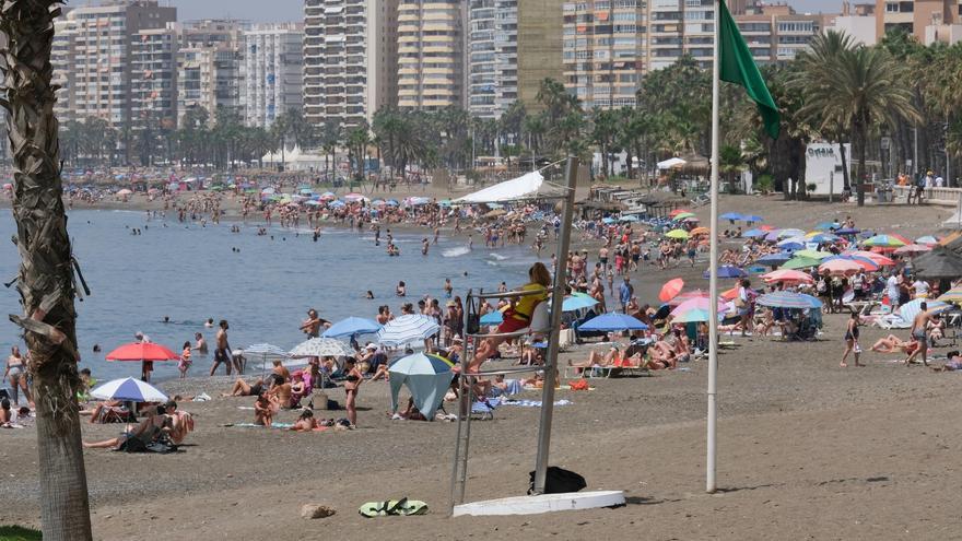 Muere un bañista en la playa de la Caleta