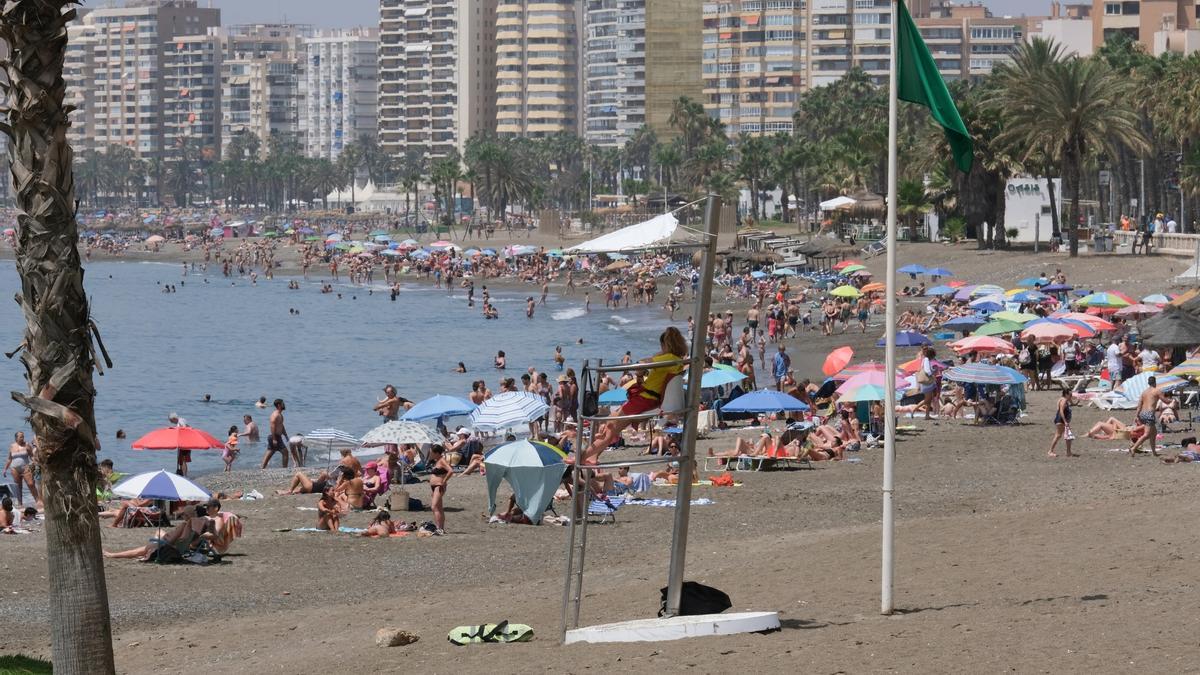 Puesto de socorrista en la playa de la Caleta, en Málaga capital.