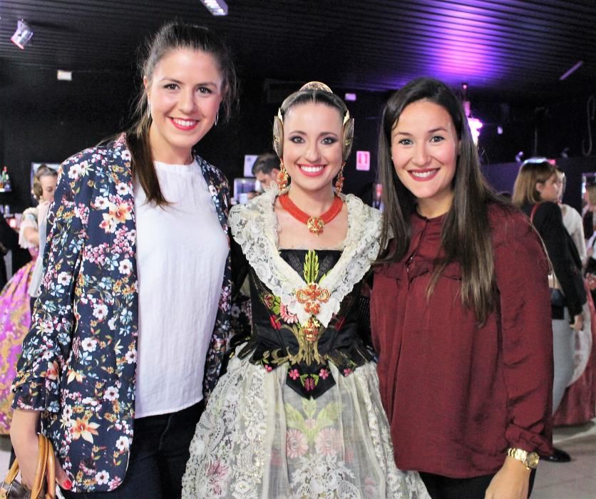 Carmen Sancho de Rosa con dos de sus cortesanas, Amparo Gómez y Lucía Ruiz.