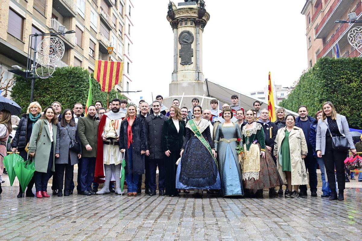 Galería de imágenes: La Germandat dels Cavallers de la Conquesta desafía a la lluvia para homenajear al monarca