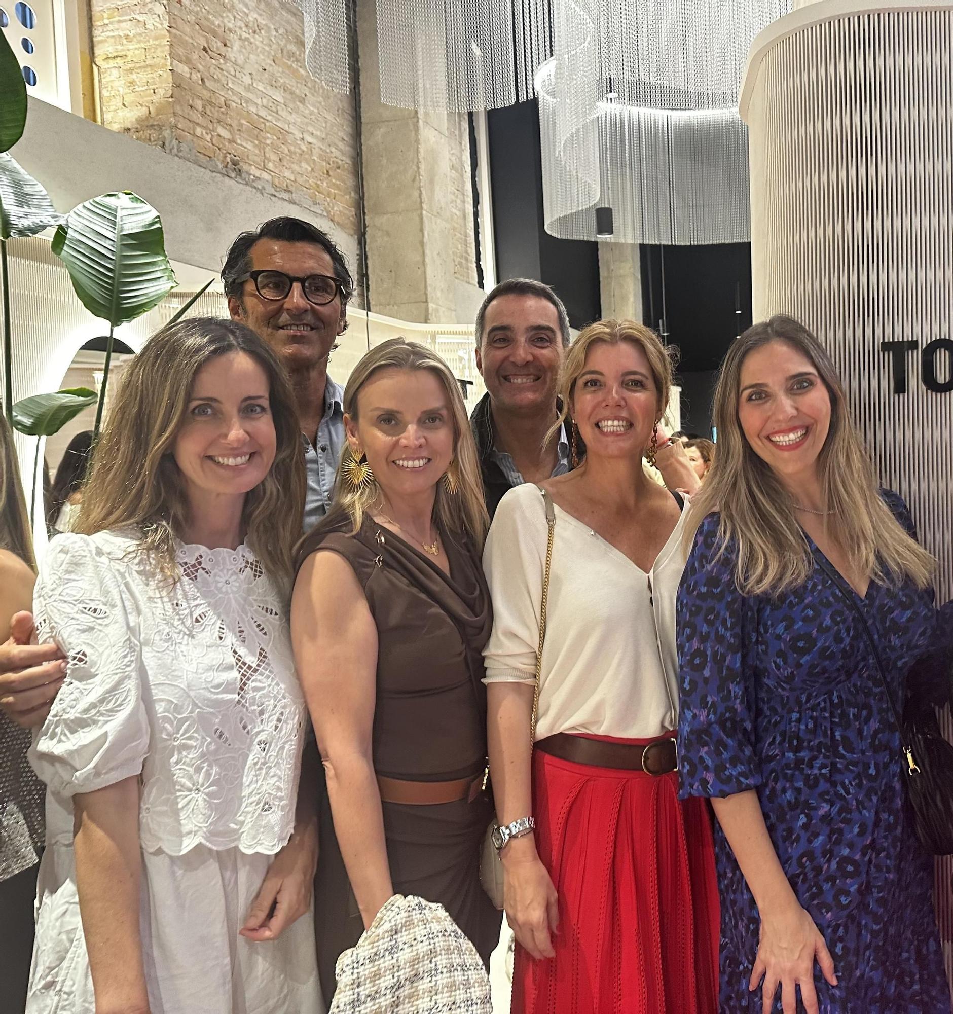 Elena Ravello, Gonzalo García Miranda de Larra, Tina Rautenstrauch y su marido, Paco Bañón; Arancha Pérez Pous y Toti Duart..jpg