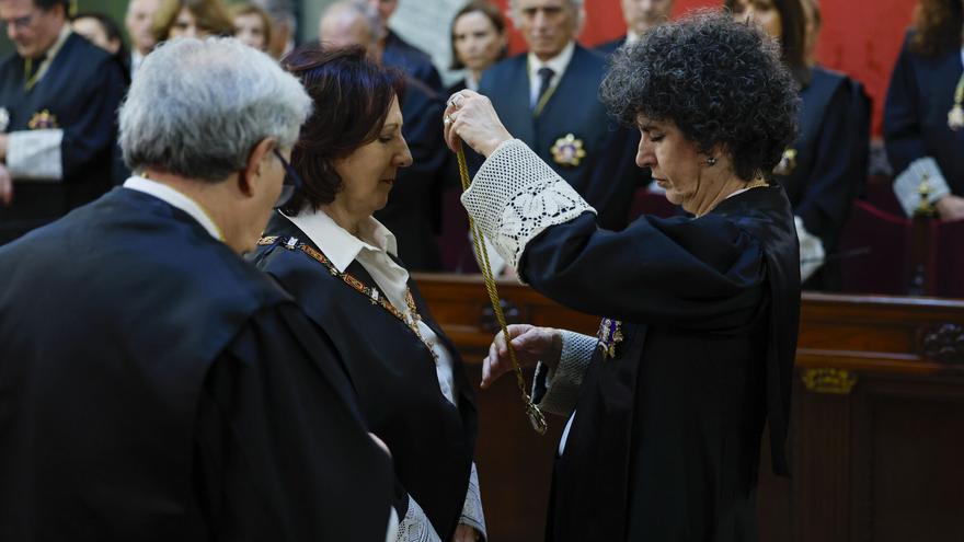 Peramato expresa su "admiración y respeto" a García Ortiz y su compromiso de "servir con independiencia" en su estreno como fiscal general