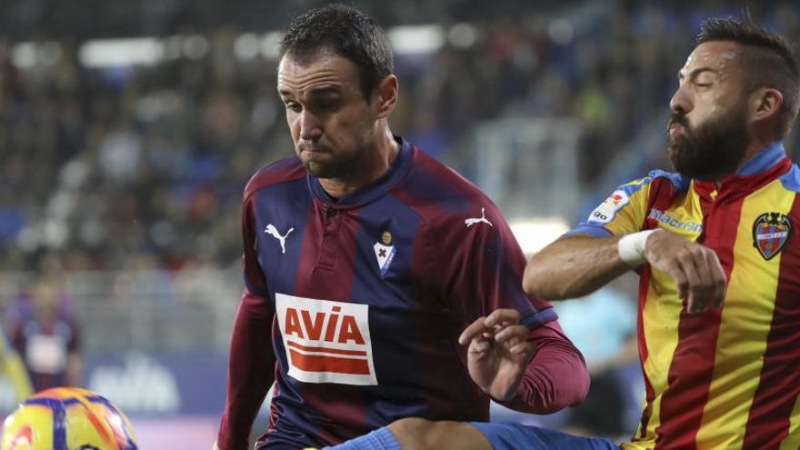 El Levante desaprovecha en Ipurua un 0-2 ante el Eibar