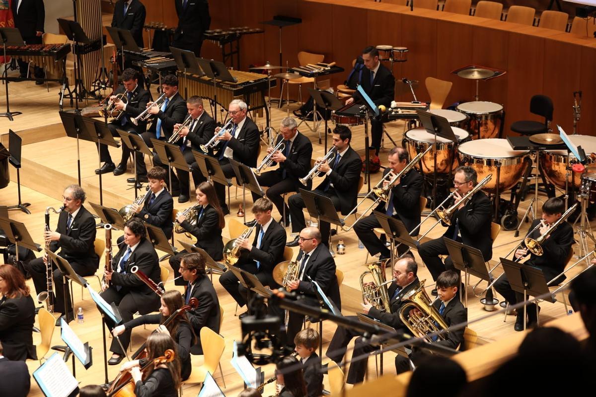 La Societat Musical La Familiar de Benissanó (primer premio y Mención de Honor) en sección segunda.