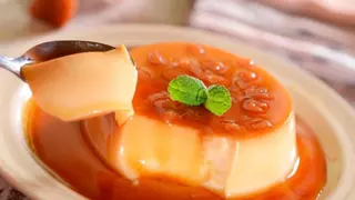 Así es el flan de yogur con frutas, sin azúcar y bajo en calorías que se prepara en pocos minutos