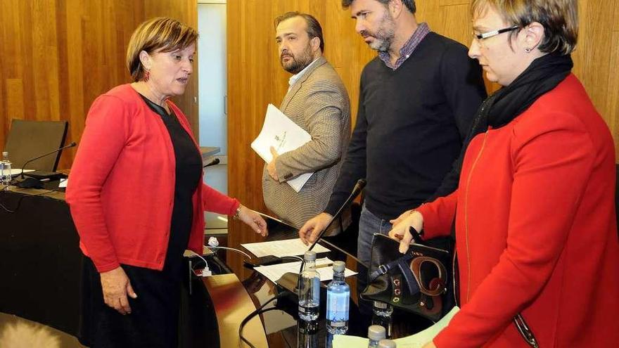 Celia Alonso, al remate del pleno, junto a Rafael Cuiña, Nicolás González y Teresa Varela. // Bernabé/J. Lalín