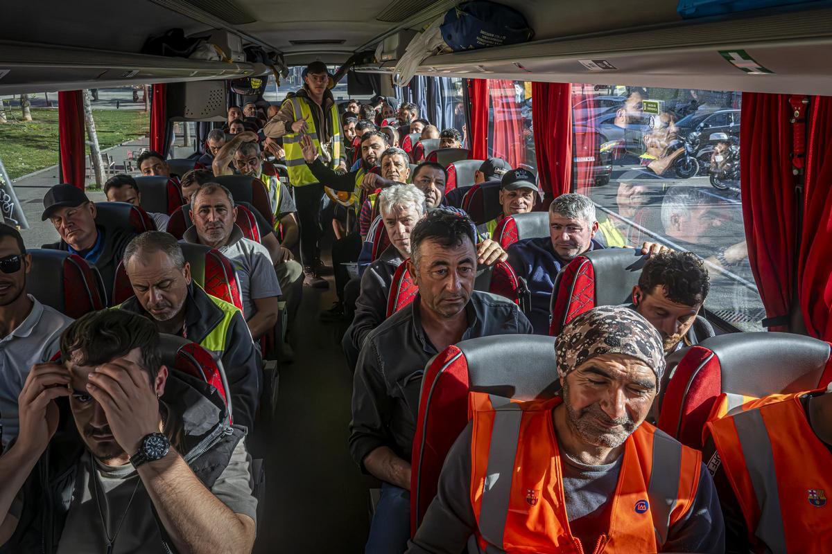 Las obras del Camp Nou desde dentro: tres meses siguiendo a los trabajadores rumanos del Camp Nou