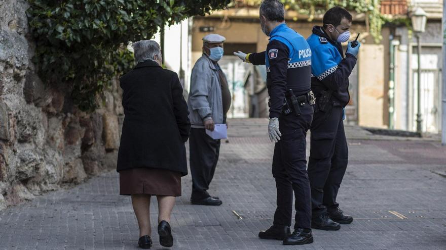 La Policía Municipal de Zamora salva la vida a un hombre en plena calle de la capital