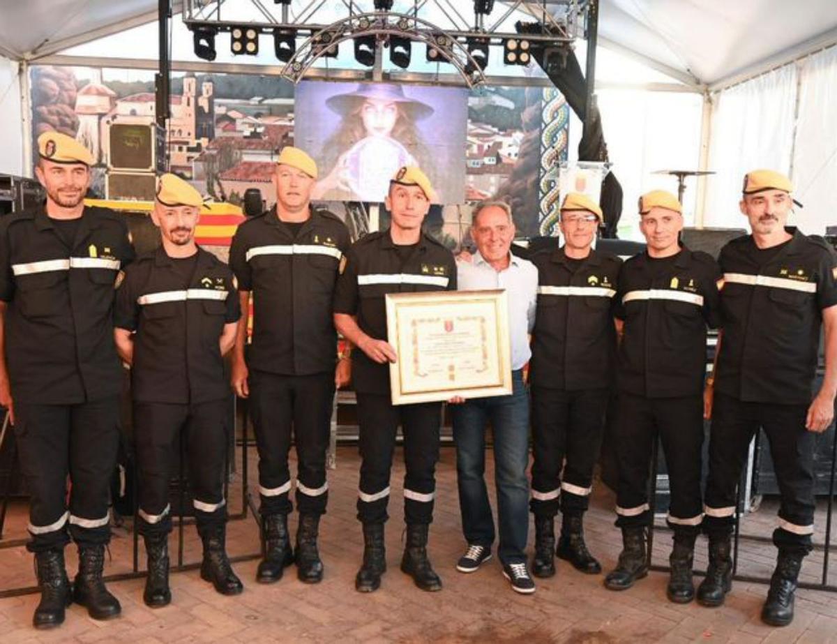 Miembros de la UME, hijos adoptivos. | SERVICIO ESPECIAL