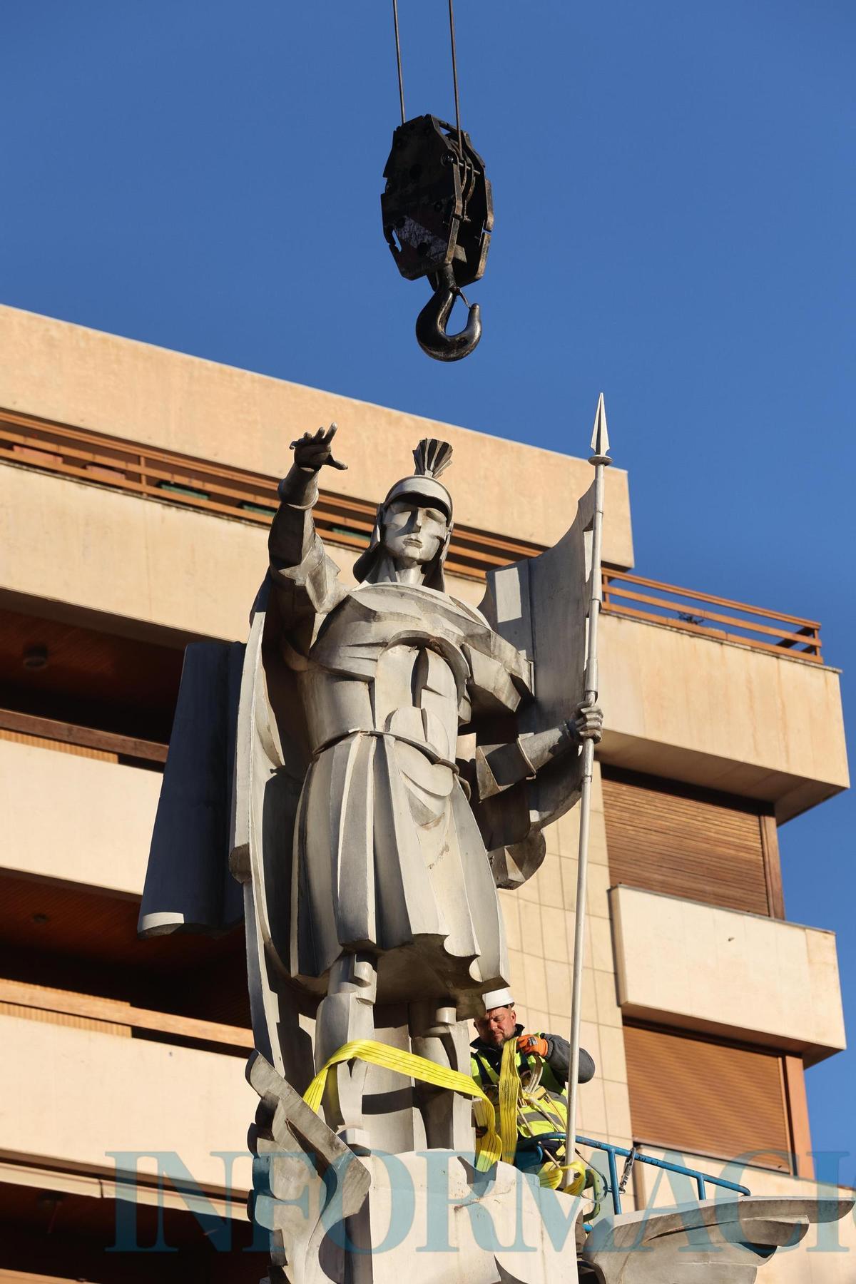 Retiran la imagen de San Jorge de la Rosaleda de Alcoy