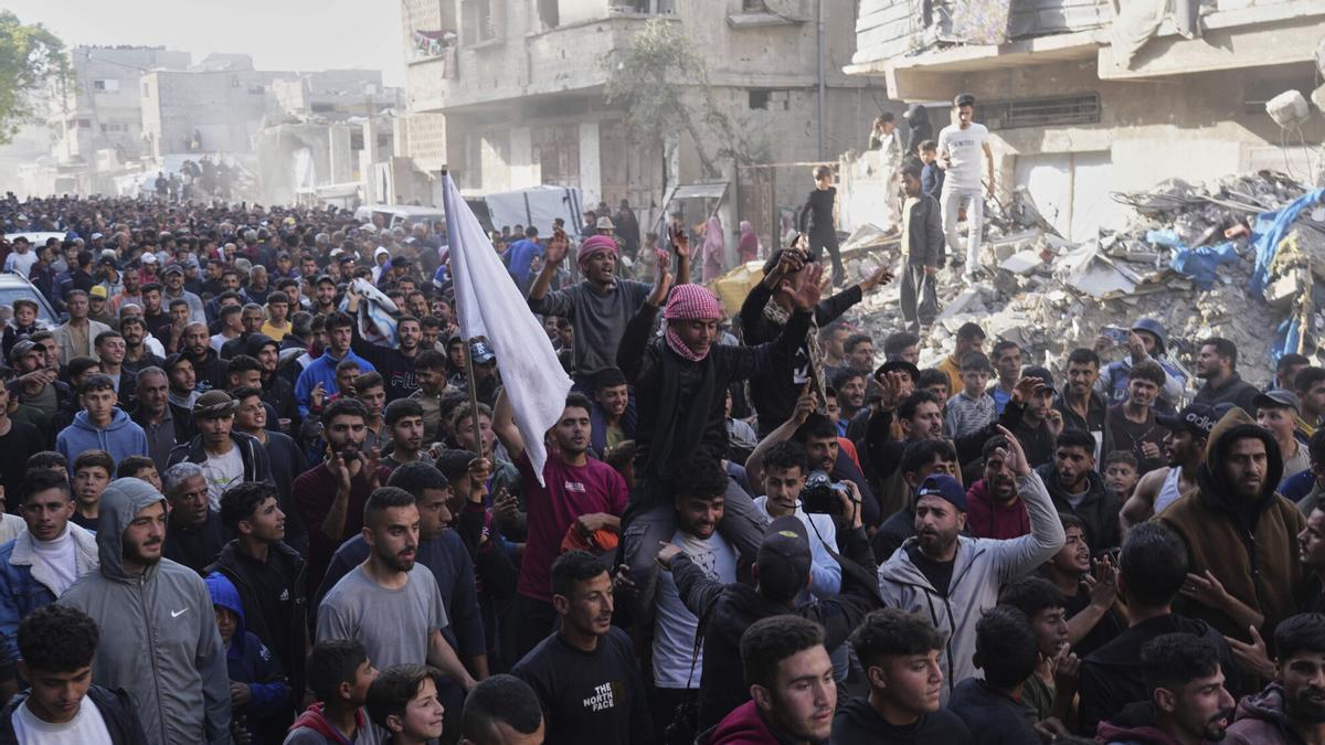 Palestinos del norte de Gaza protestan contra la guerra y Hamás