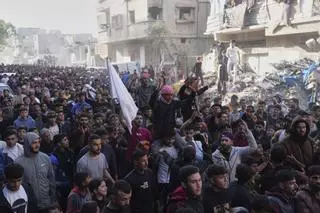 Palestinos del norte de Gaza protestan contra la guerra y Hamás