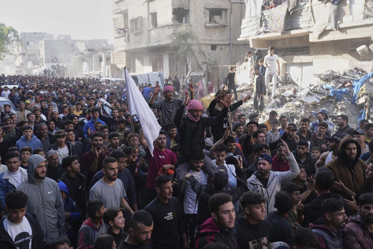 Cientos de personas se manifiestan en Gaza contra Hamás y exigiendo el fin de la guerra Cientos de personas se manifiestan en Gaza contra Hamás y exigiendo el fin de la guerra