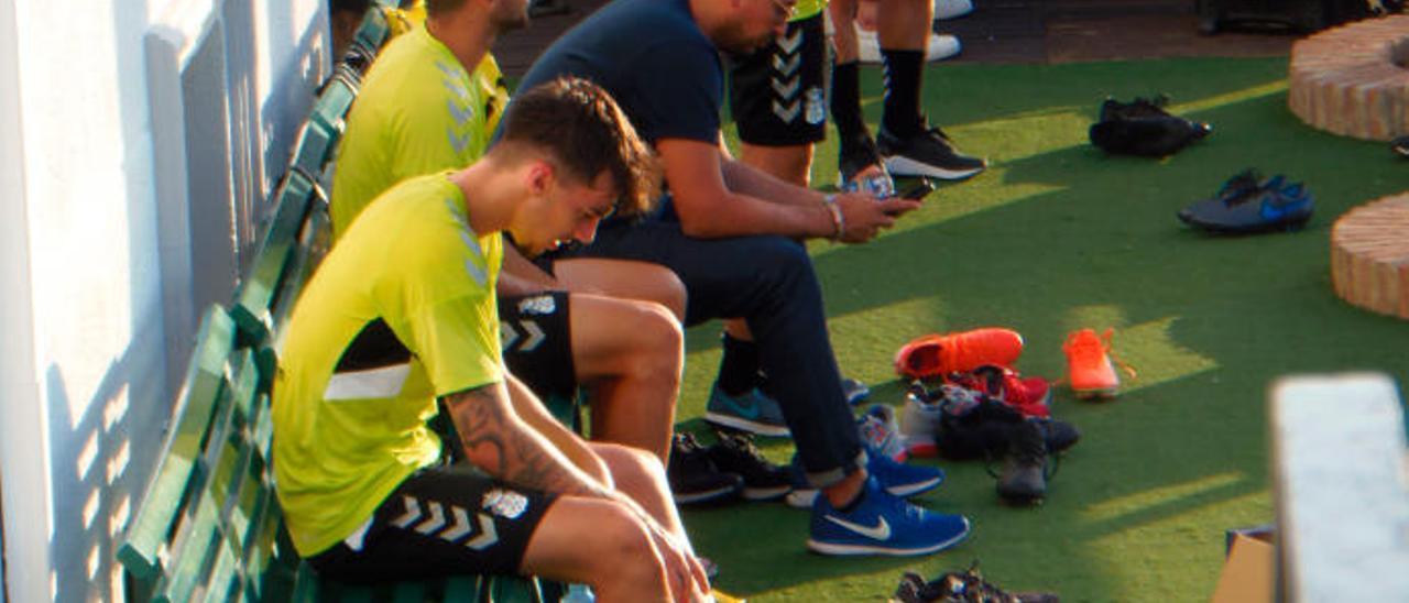 Rocco Maiorino, director deportivo de la UD Las Palmas, junto a Kirian y Boris, ayer en el Marbella Football Center.