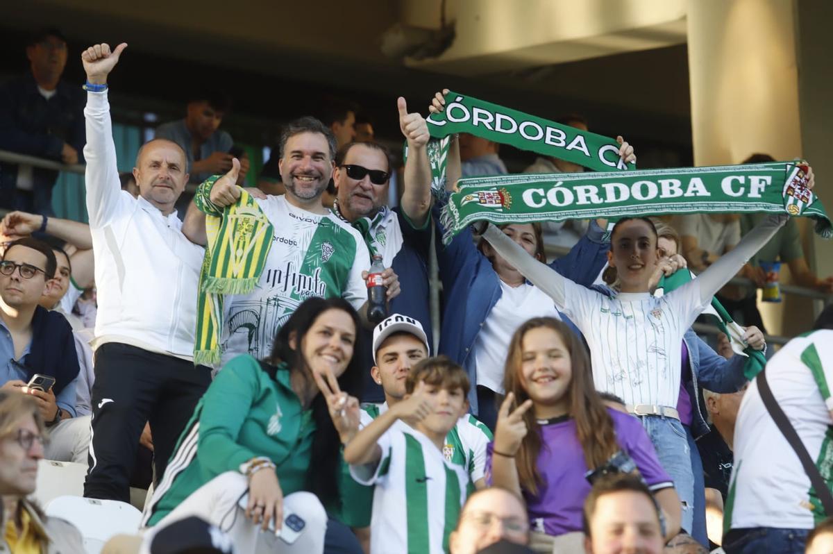 Córdoba CF-Cádiz: las imágenes de la afición blanquiverde en El Arcángel Córdoba CF-Cádiz: las imágenes de la afición blanquiverde en El Arcángel