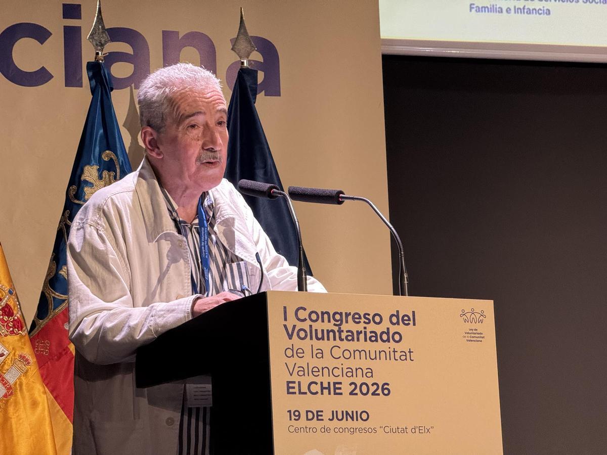 El presidente de la Plataforma del Voluntariat de la Comunitat Valenciana, Miguel Salvador, durante el congreso de Elche