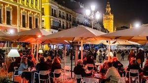 Imagen de archivo de una terraza en Sevilla.