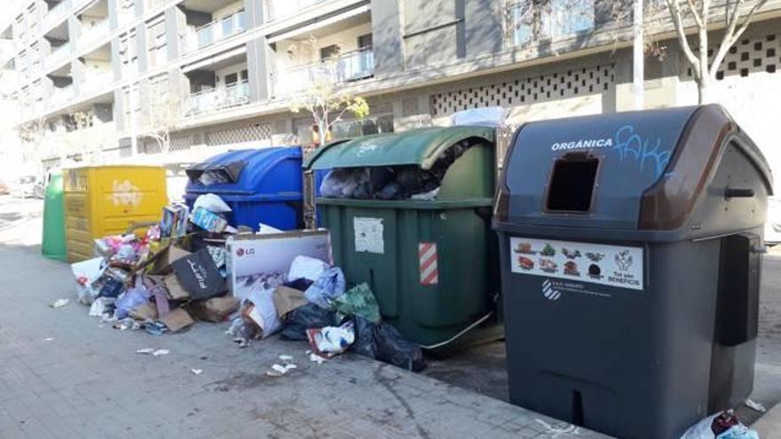 Basura acumulada al Norte del Palància, ayer al mediodía.